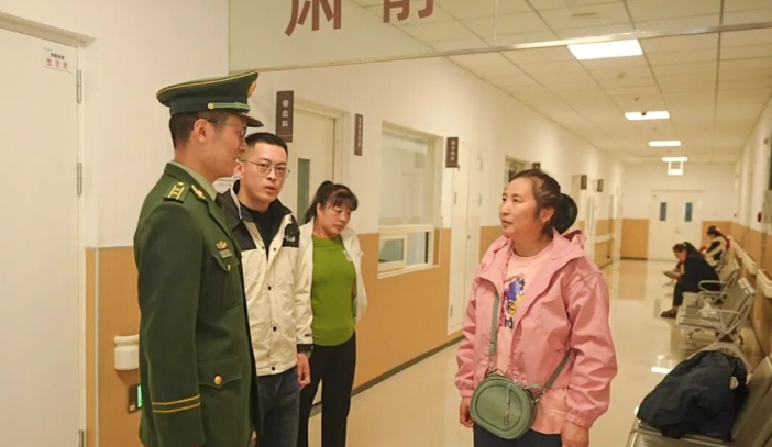深夜，他在武警营门前徘徊，终于做了一个决定