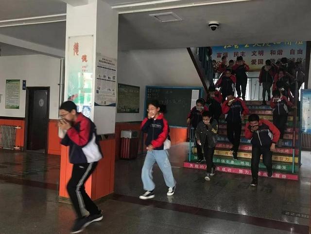 神池二中开展火灾应急逃生疏散演练活动