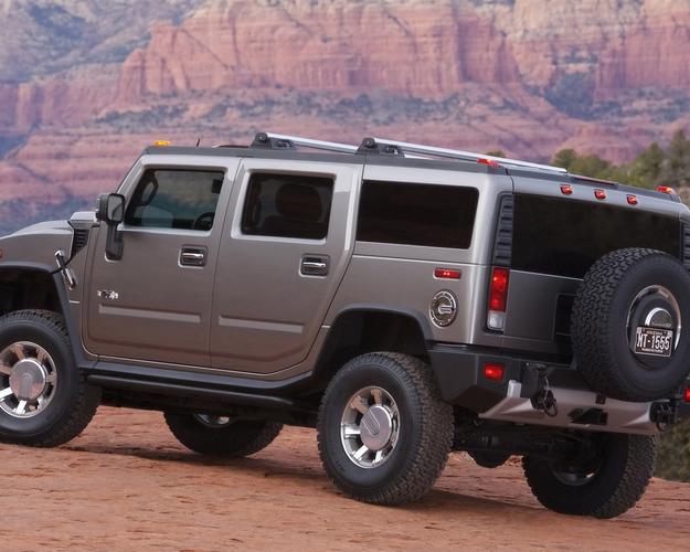而这个知名品牌是美国通用旗下的一员,专注于打造越野车和军用车辆