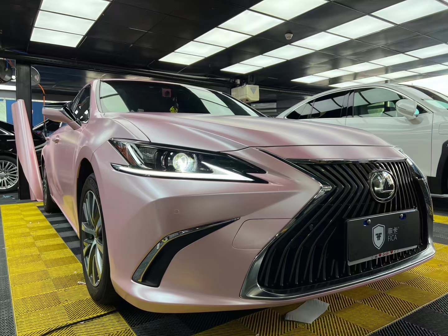 雷克萨斯菲卡改色膜电光樱花粉