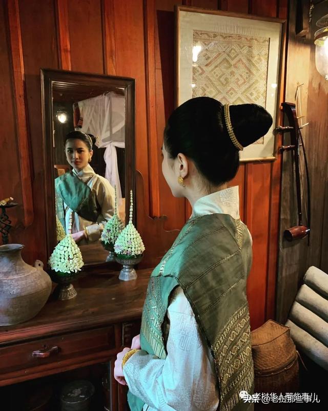 水音又发出写真,身穿五六十年代老挝传统服饰,温婉端庄的美人