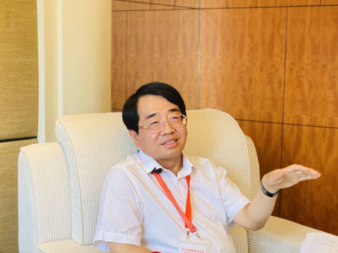 中科院院士黄维:建议四川打造西部碳谷,布局柔性电子产业
