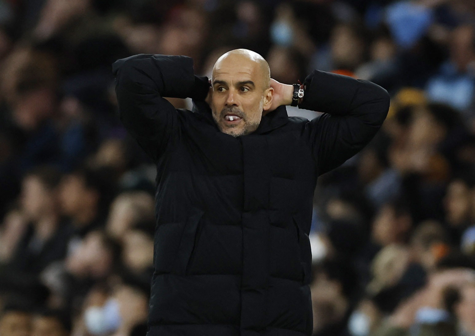 4-0踢成2-1!瓜迪奥拉接近崩溃:愤怒咆哮 无奈抱头 喝水