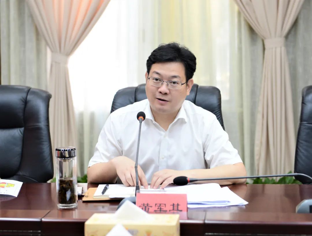 田波与长沙市雨花区区长黄军其会谈