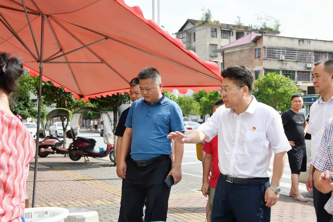 贺朝晖调研新邵经济开发区并督查"星期五大扫除"活动