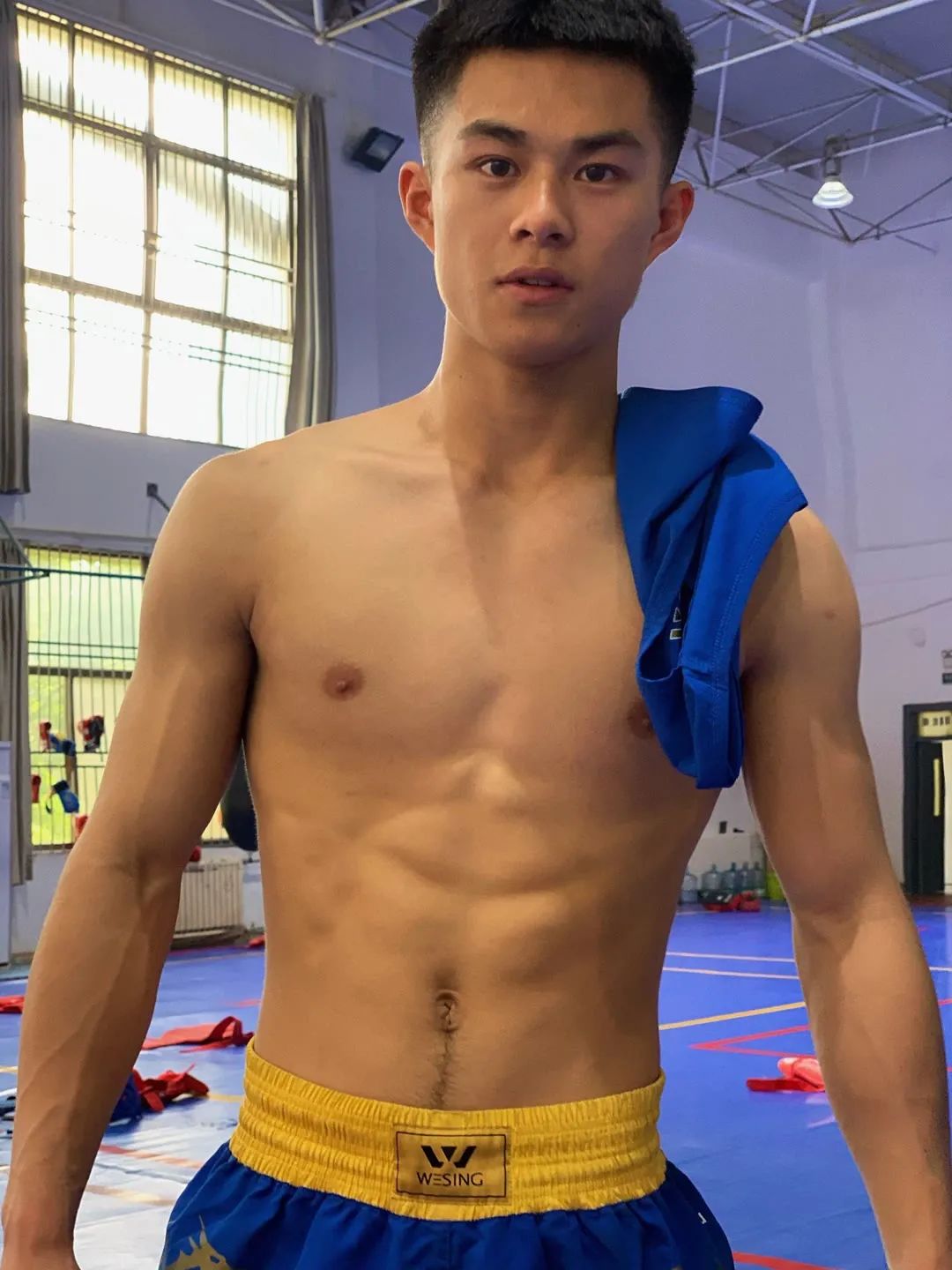 寸头肌肉散打体育生,山东男人再次没人让失望!