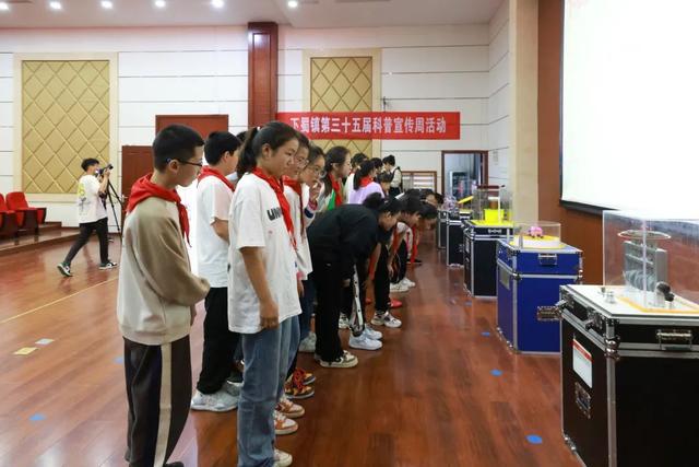 科普活动周丨“科普大篷车”让科技之光点亮校园