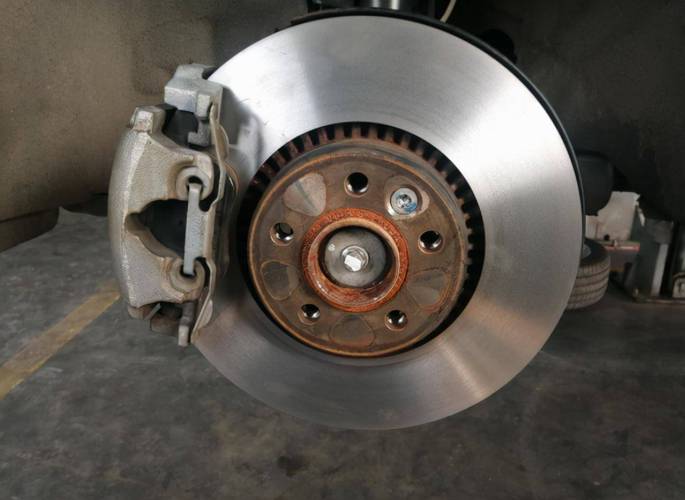 自动挡汽车刹车片多久换一次?