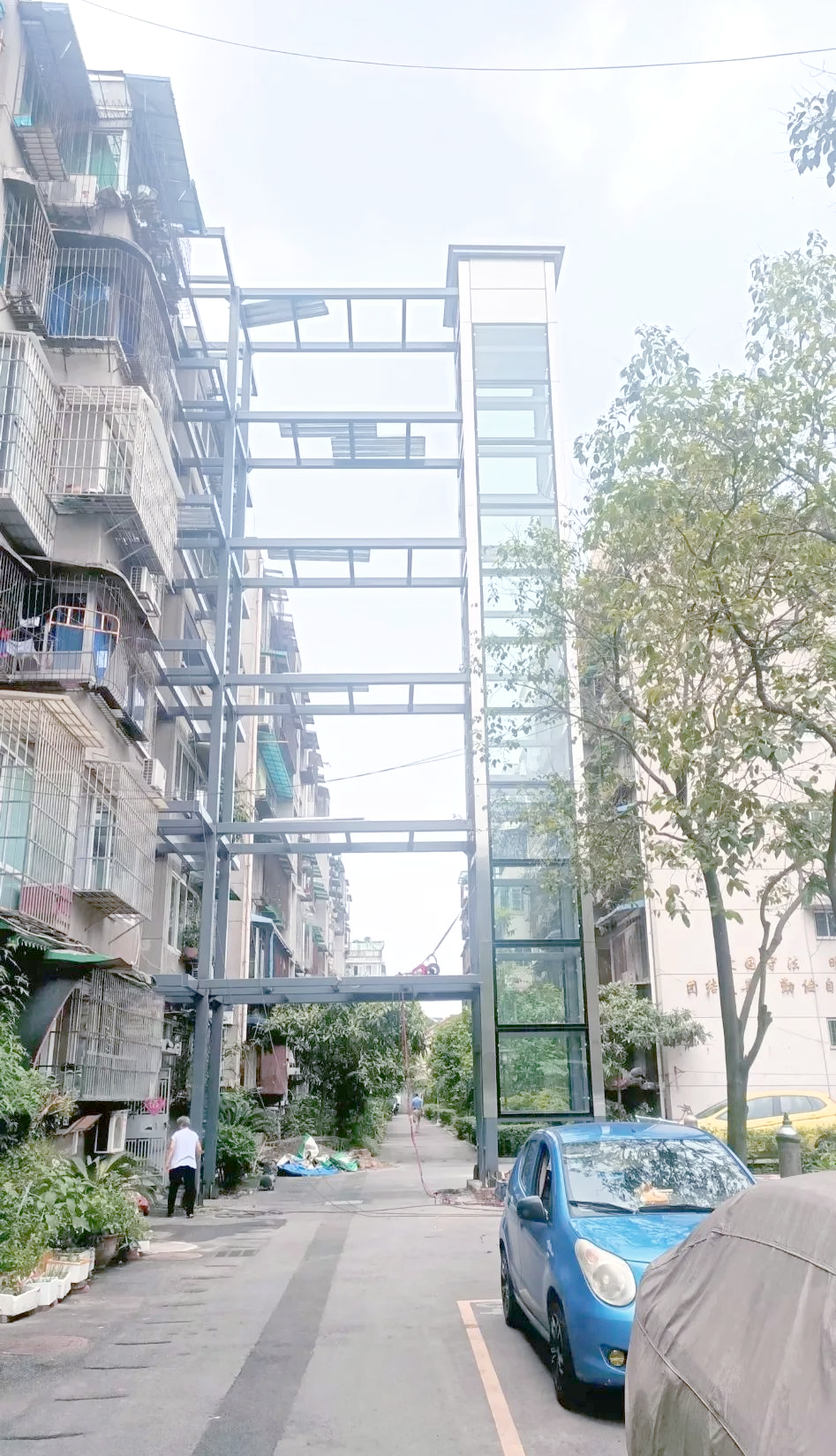 老小区加装电梯:出行便利还是麻烦不断