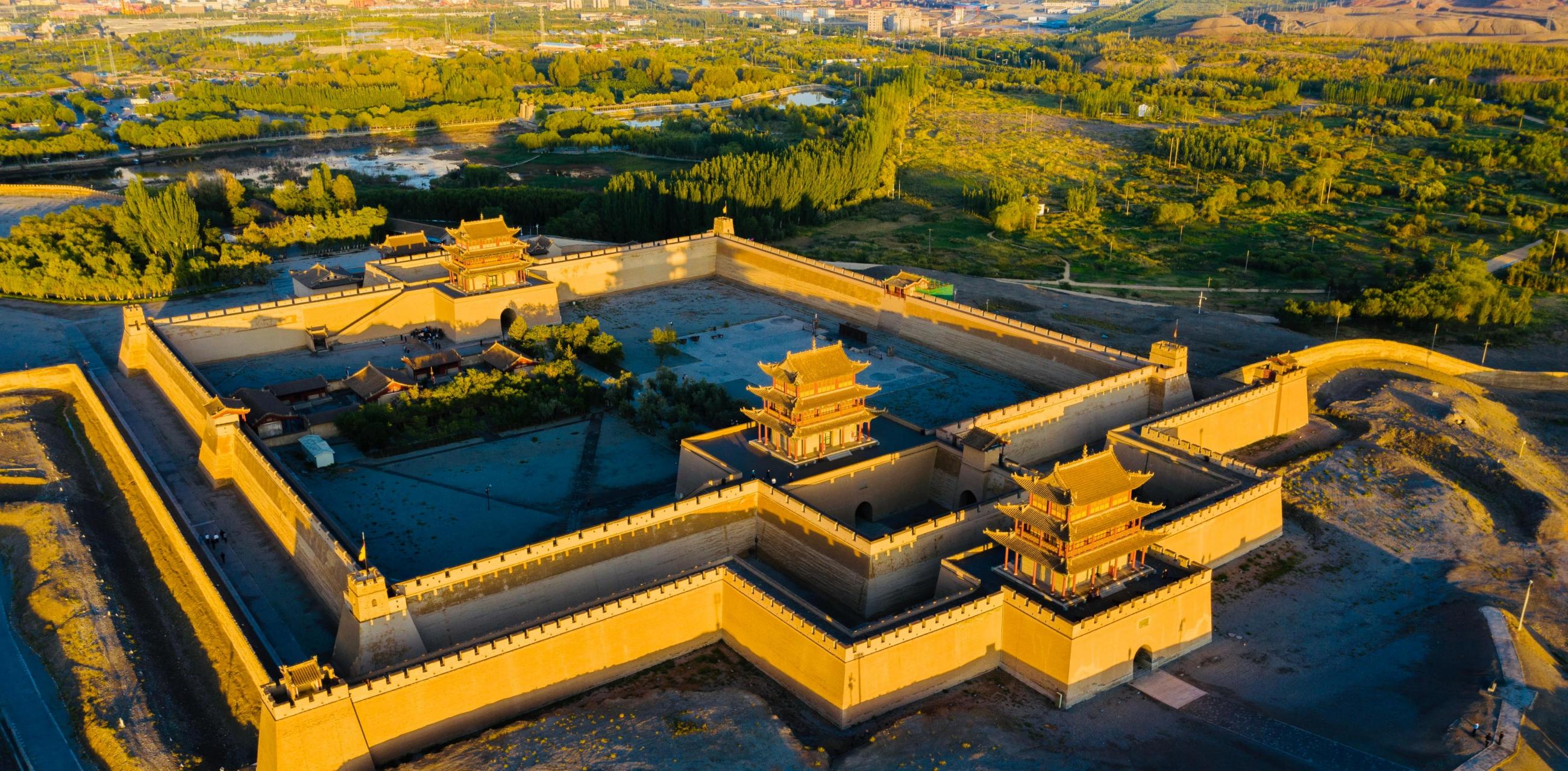 建议五一都来嘉峪关 | 嘉峪关关城  嘉峪关,号称"天下第一雄关",位于