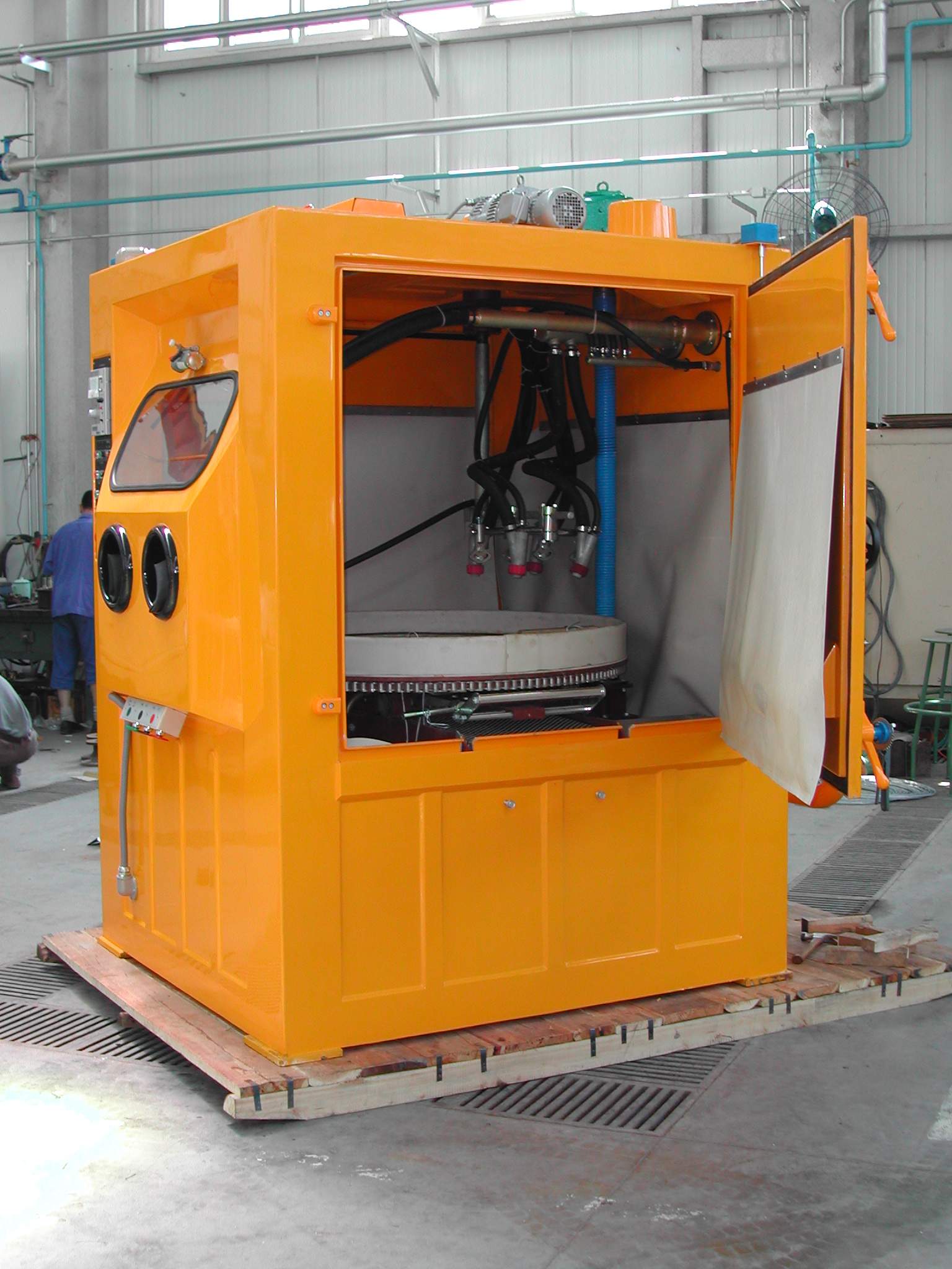 自动液体喷砂机用于齿轮等碳钢毛刺喷砂清理及产品强化
