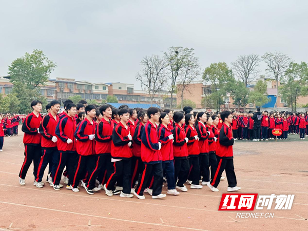 把握时代精神,展现艺体丰硕成果——湘乡市第四中学第二届体艺节举行