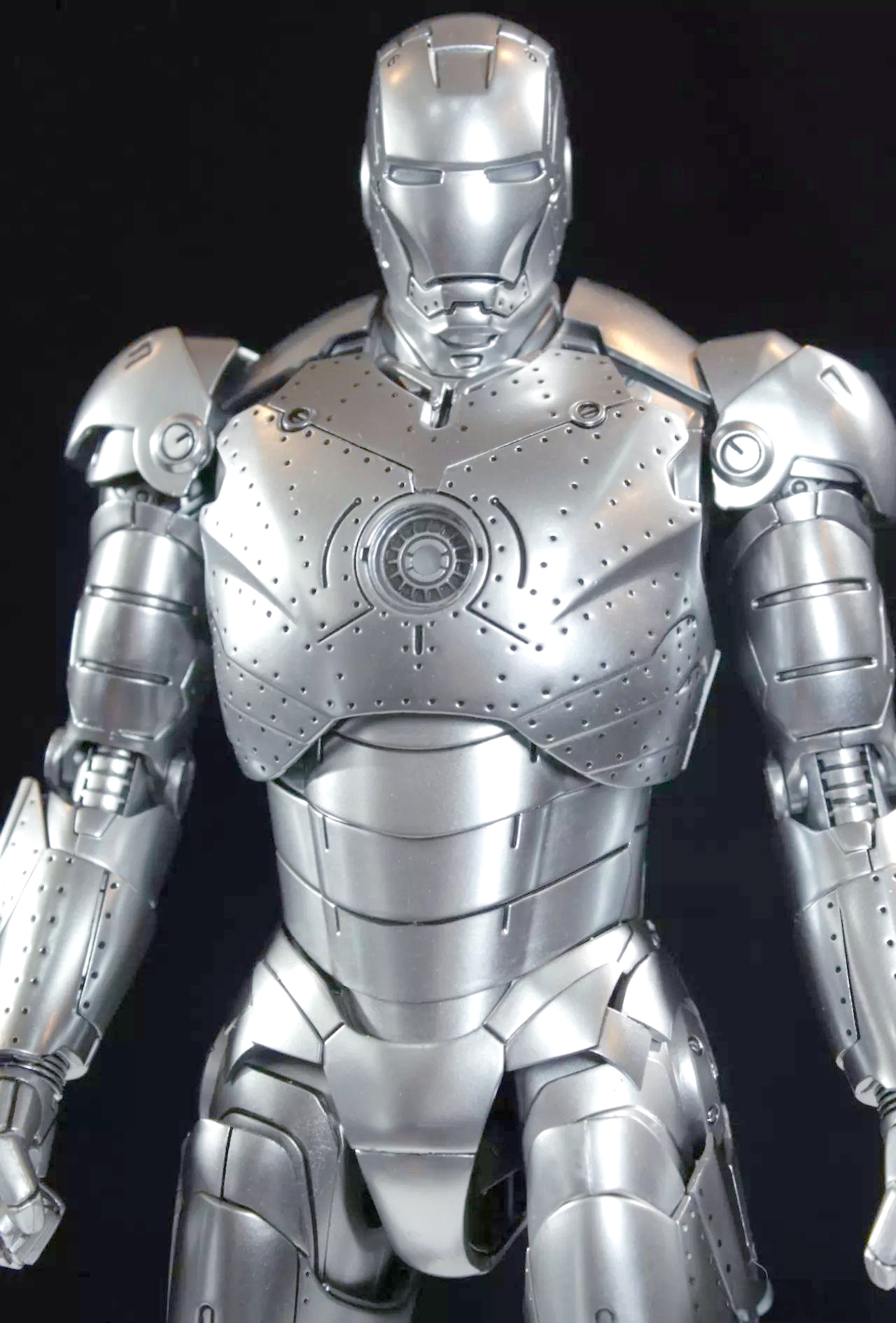 钢铁侠mk2测评:细节还原与可动性引关注