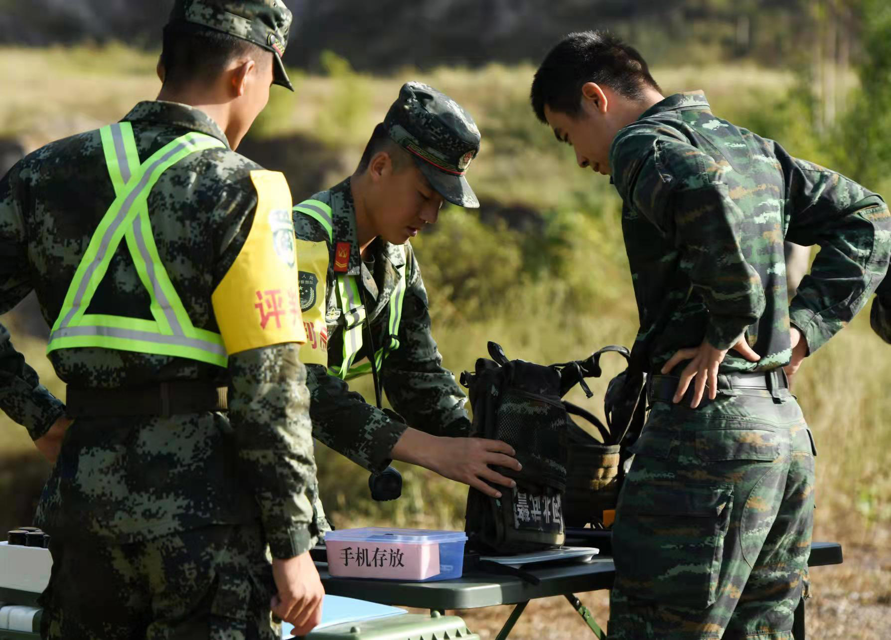 武警河北总队:特战队员深山练精兵
