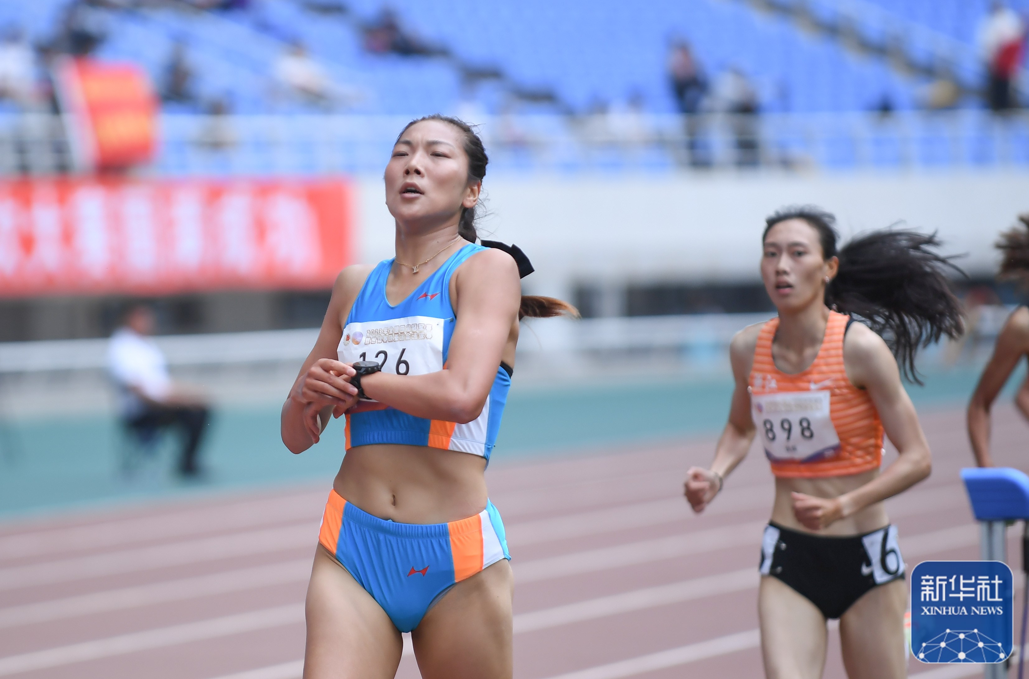 田径王春雨图片