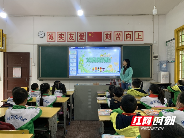 喜迎二十大·全域文明创建在行动丨凤凰县文昌阁小学:文明礼仪促成长