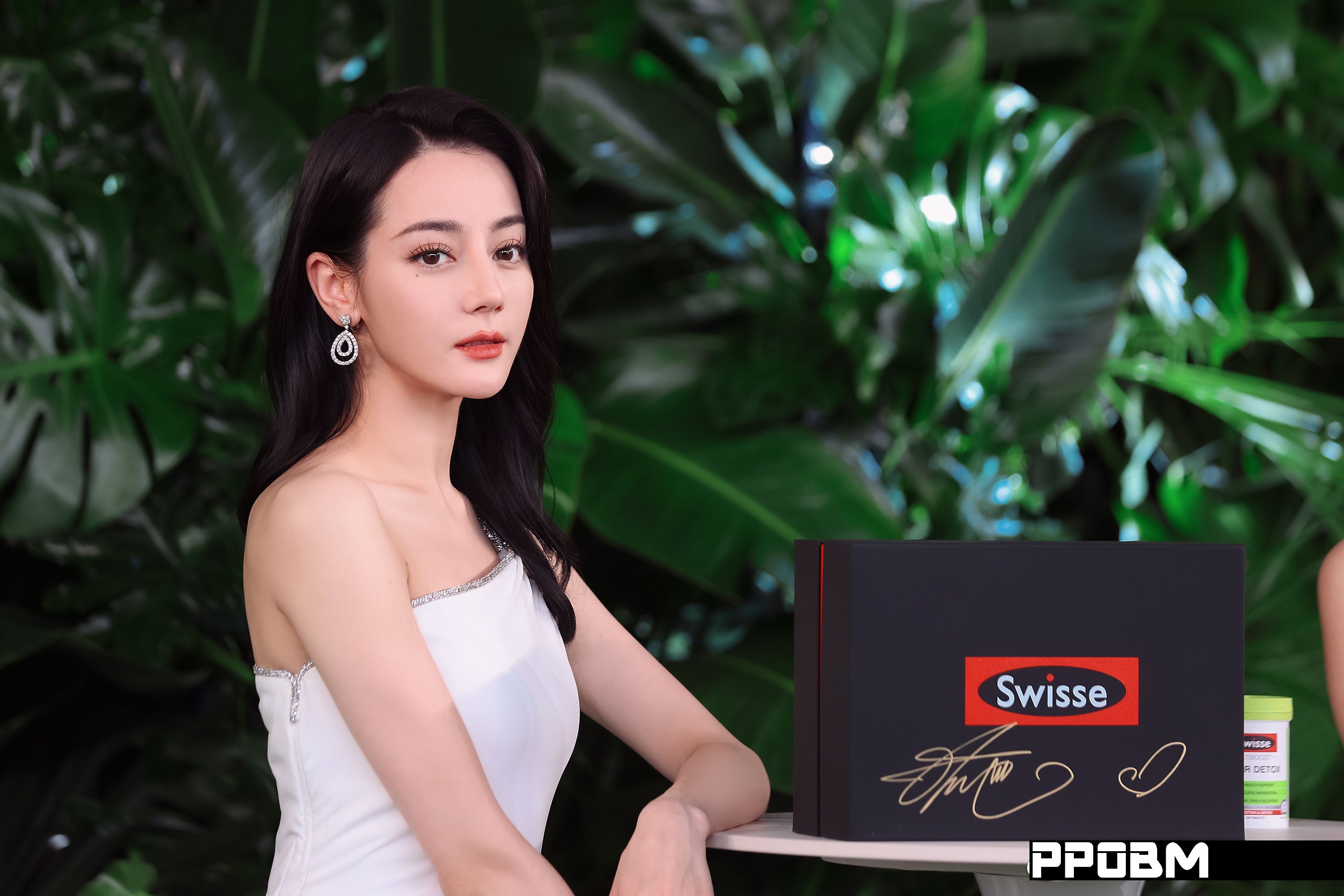 迪丽热巴出席swisse品牌活动