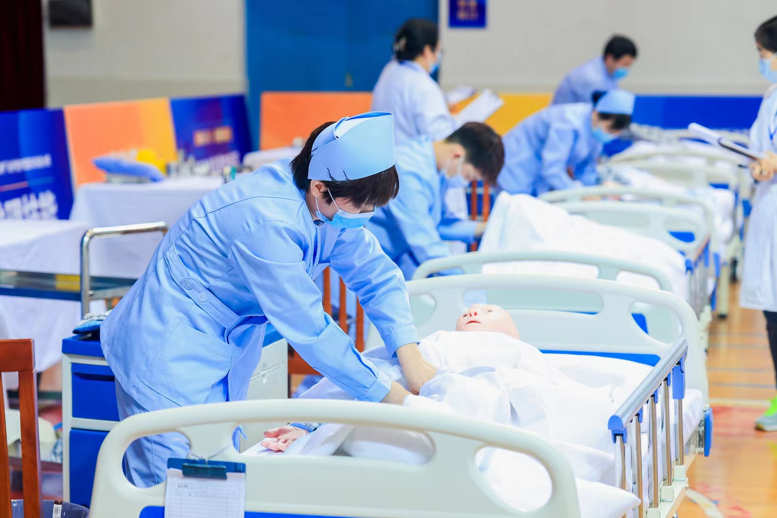 浦东举办长护险护理服务技能大赛,带动更多人才在岗位上练就本领