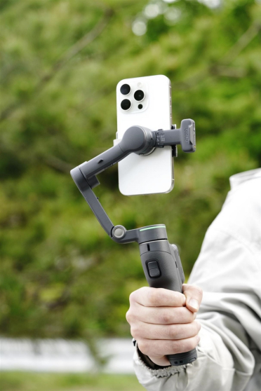带屏遥控+10米远控！大疆Osmo Mobile 8P深度评测：单人创作神器 稳拍新王
