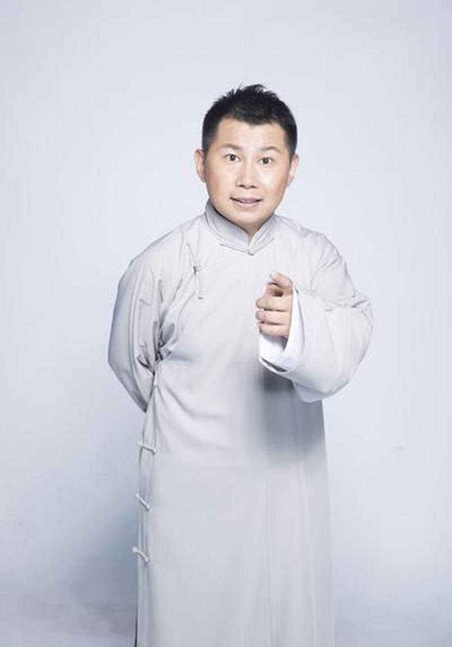 2007年,何云伟刚结婚不久,就在外面和女粉丝同居,郭德纲知道后就说:"