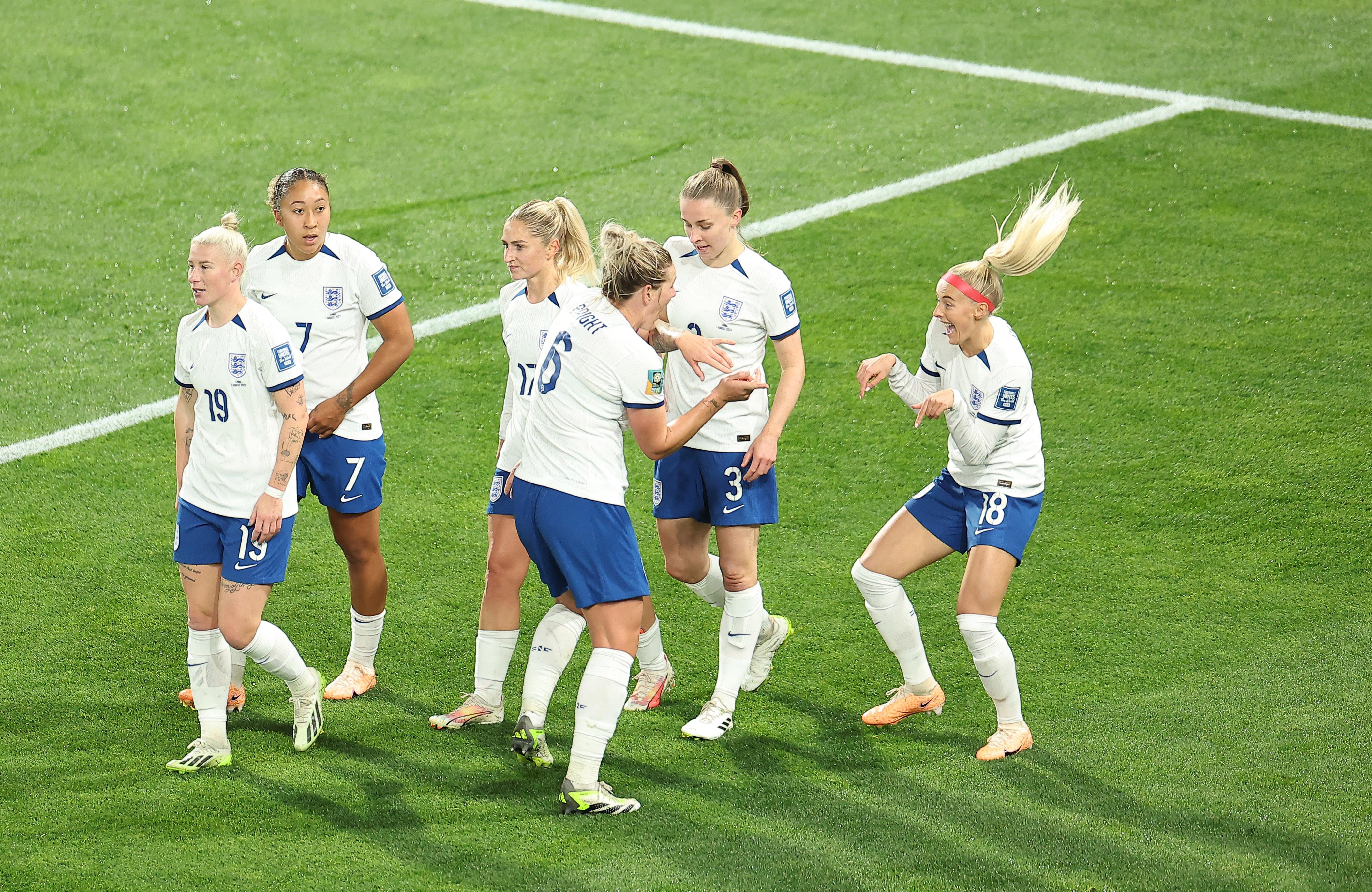 英格兰女足狂胜中国女足,劳伦