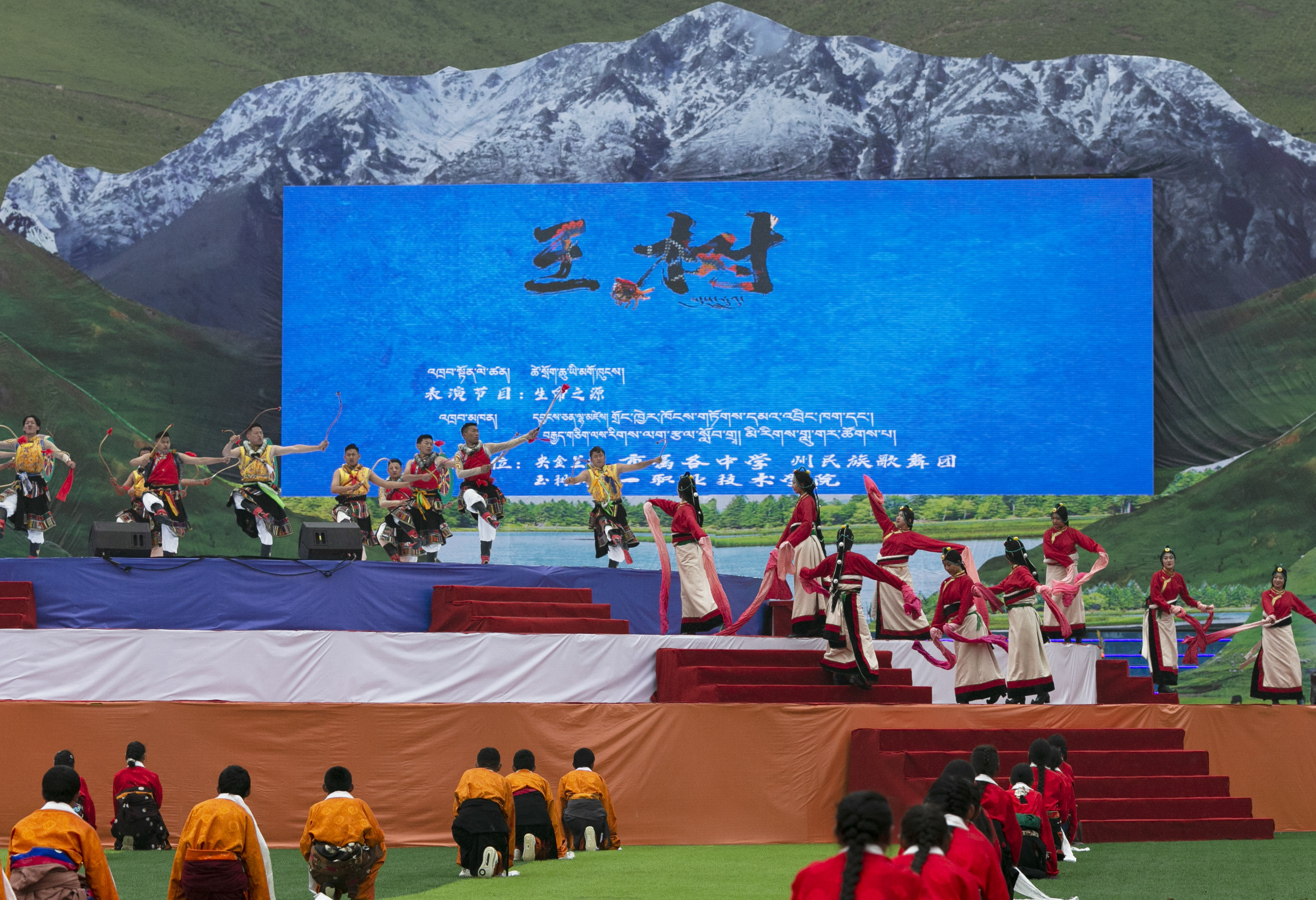 (社会)青海玉树赛马节活动开幕