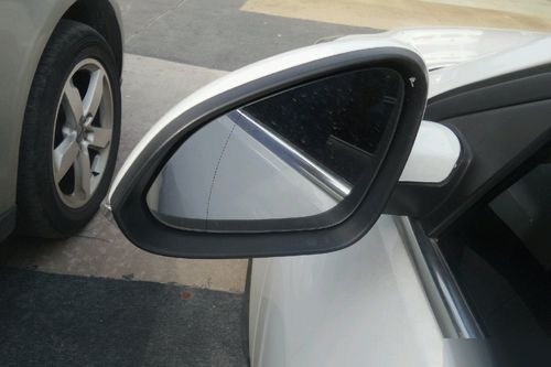 别克君威后视镜怎么调节