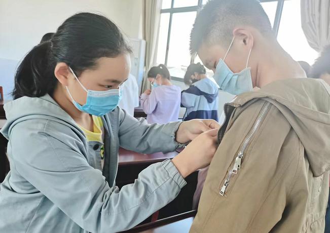 沙洋县拾回桥中学隆重举行入团仪式活动