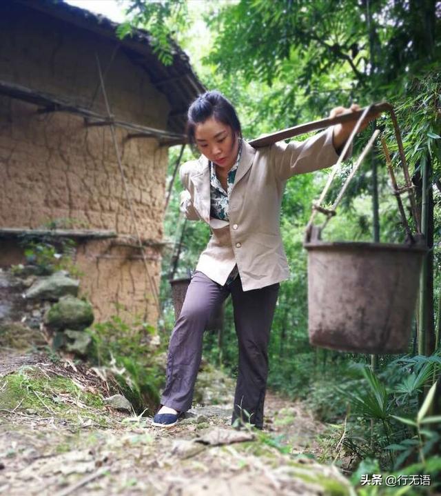 真可怜:农村少女十六岁就被骗生了儿子,没有了青春没有了希望