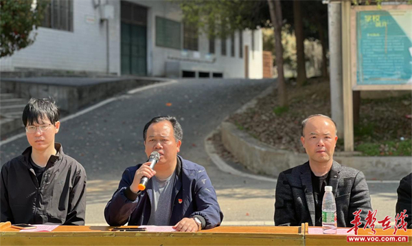 金龟镇香梅学校举行"决战中考 再创辉煌"誓师大会