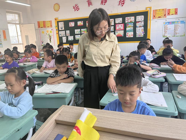 滕州:前进小学青年优秀教师