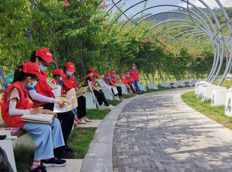 宝安航城义工助力文明城市创建