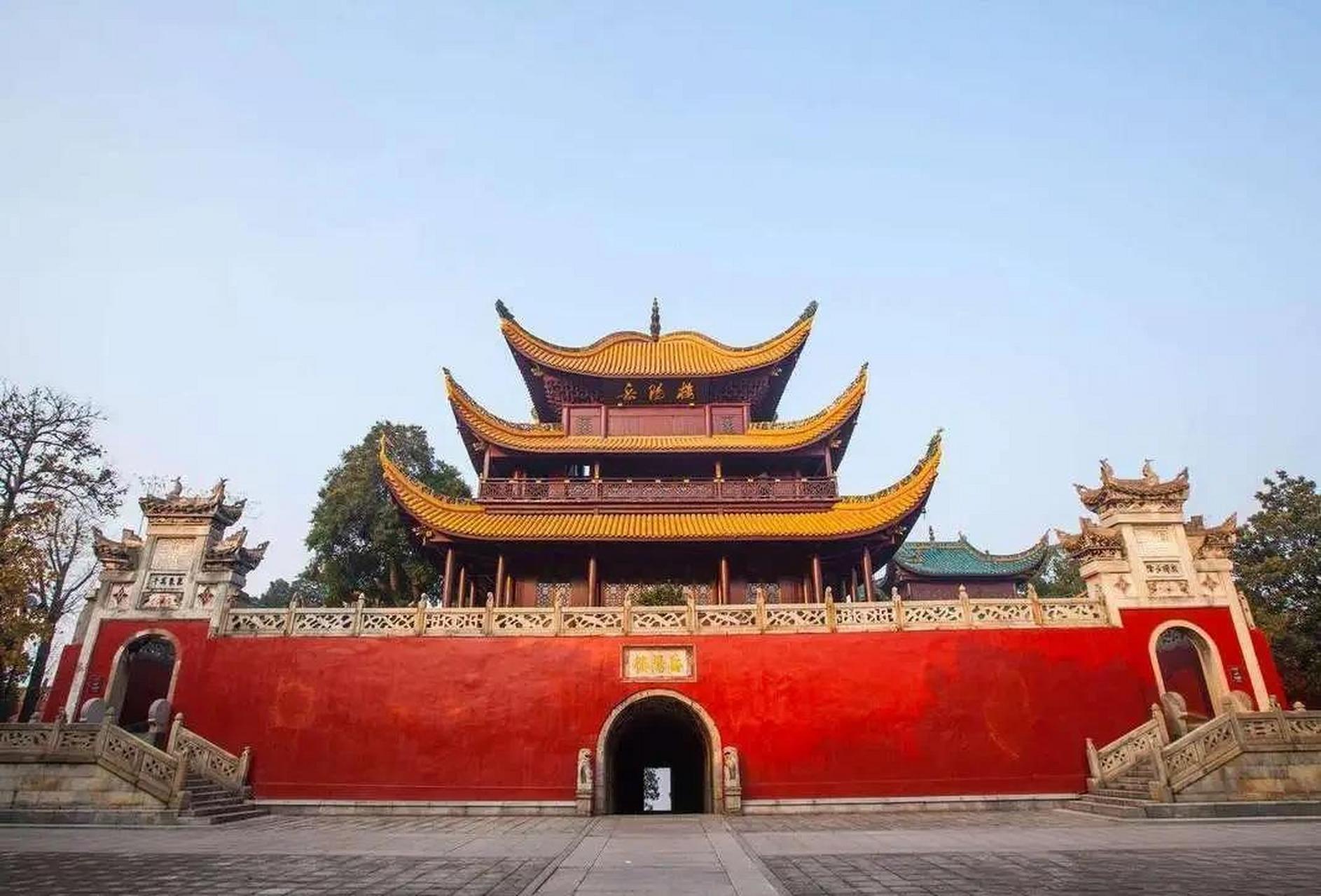 湖南古建筑的深度研究  前言  湖南地区历史悠久,其古建筑文化底蕴