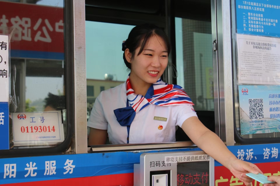 全国优秀共青团员陈梓:她在广东高速公路平凡岗位上"书写匠心"