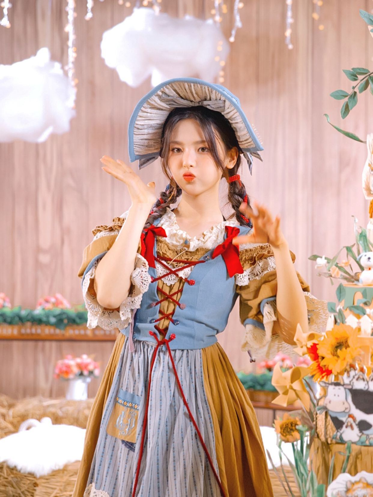 杨超越太"甜"了,穿洛丽塔过生日,故意扮土气,却更显俏皮可爱