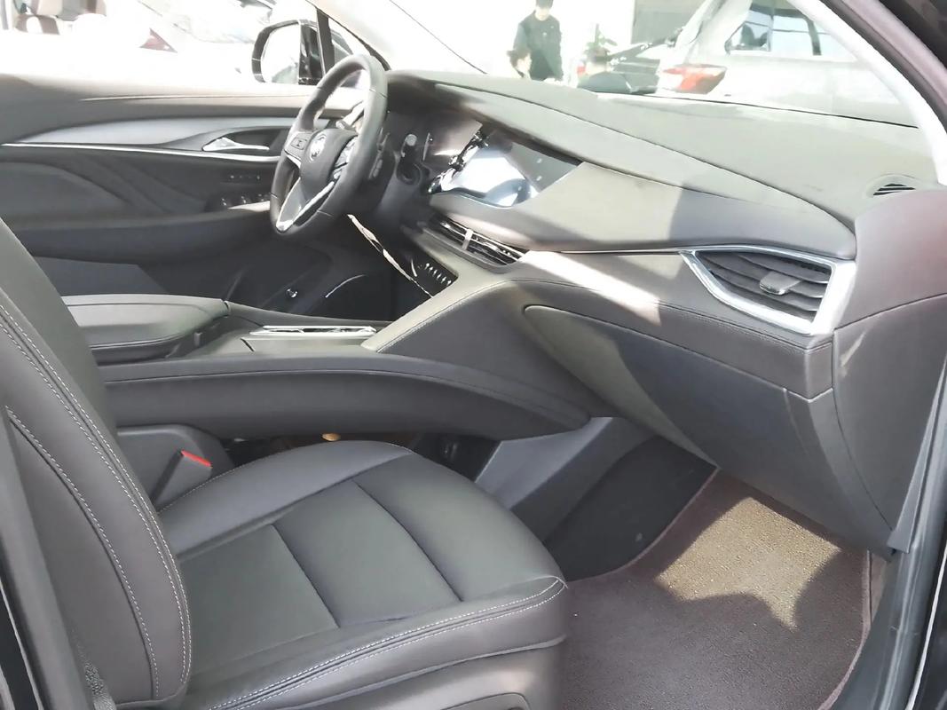 前排正付驾驶员脚下高温什么原因?