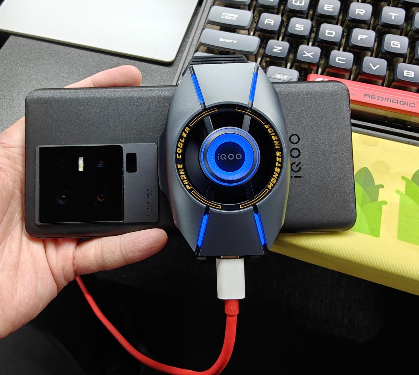 iqoo 散热背夹2 pro 249元 明天开售  卖点是-7℃强效制冷,27w最大