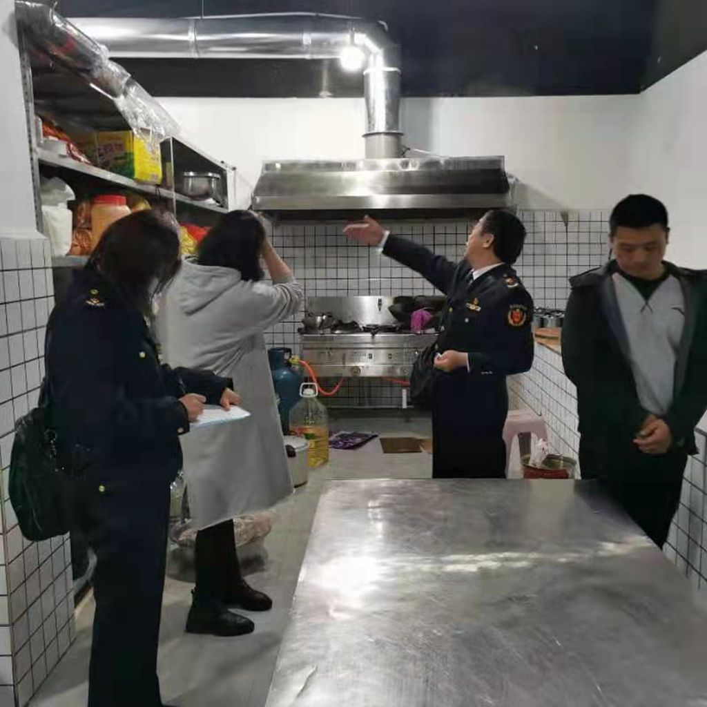 云南省富源县市场监管局强化食品安全隐患排查整治,巩固"净餐馆"行动