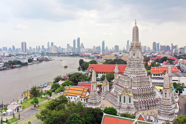 泰国黎明寺主塔下沉!导致周围4个副塔发生倾斜