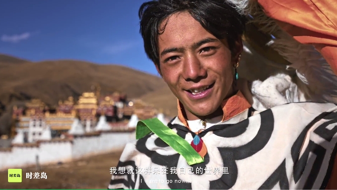 纯净视频!《丁真的世界》首发,康巴少年丁真牵着他的小马朝你走来了!