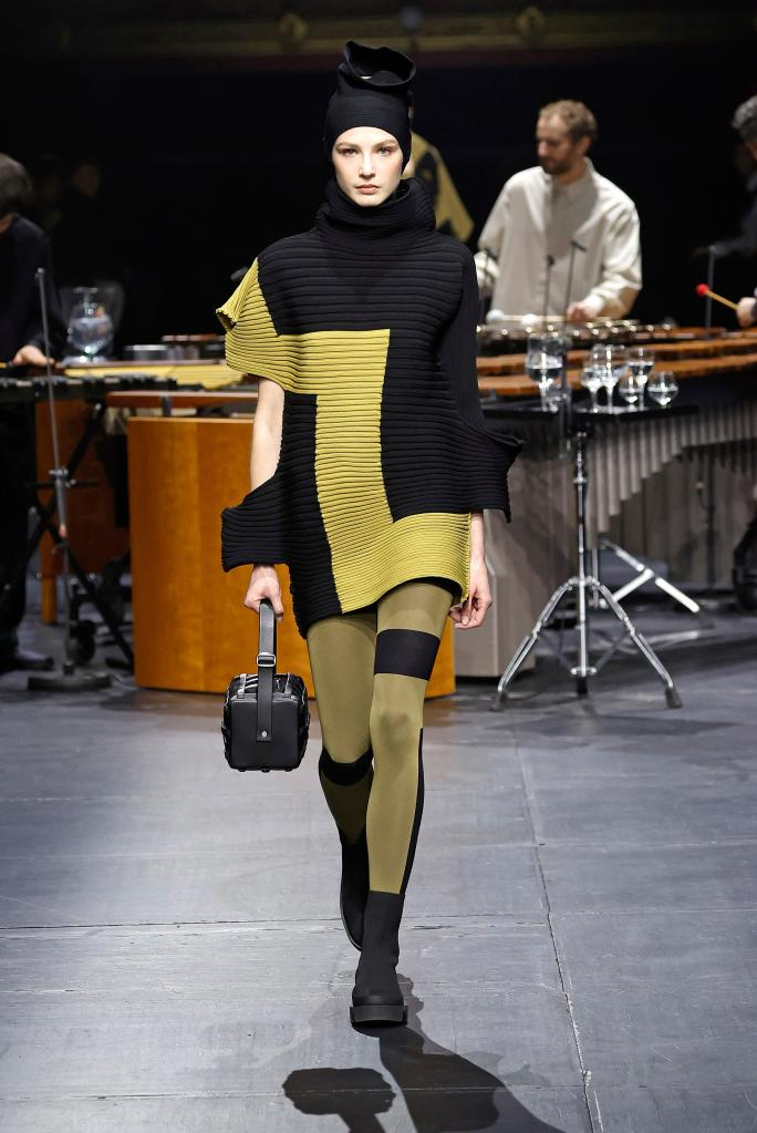 巴黎时装周——三宅一生发布秋冬新品成衣