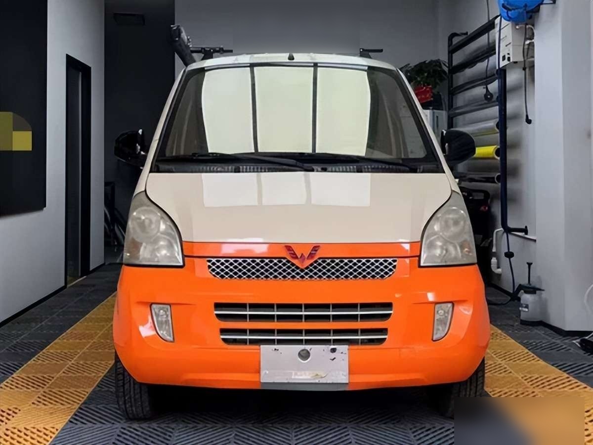 旅行不等待,牛人用五菱荣光改装床车,微型面包车设计简易露营车