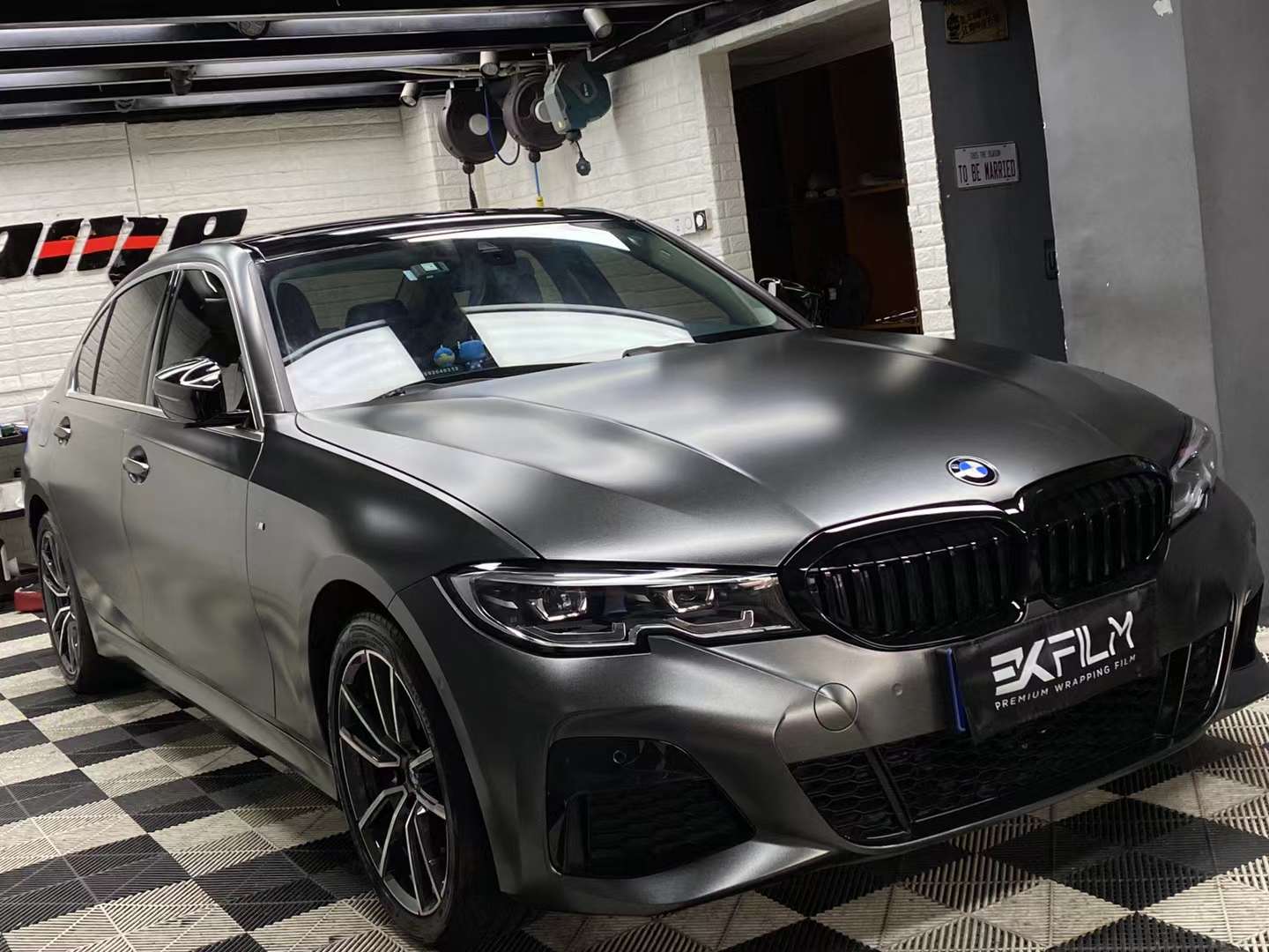 宝马3系汽车贴膜ekfilm-ek改色膜重金属深邃灰