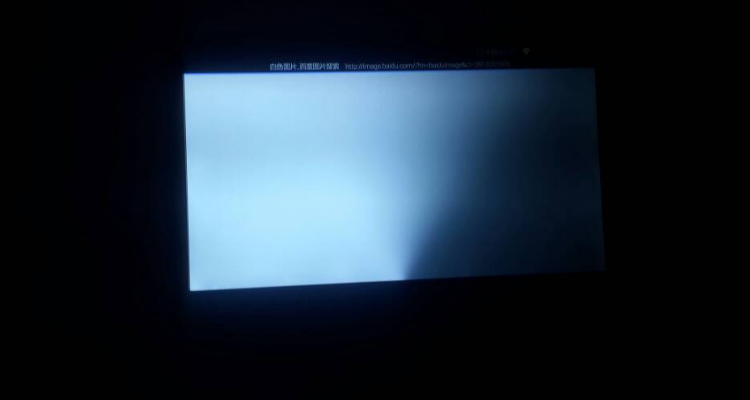 电视机显示屏一半亮一半暗