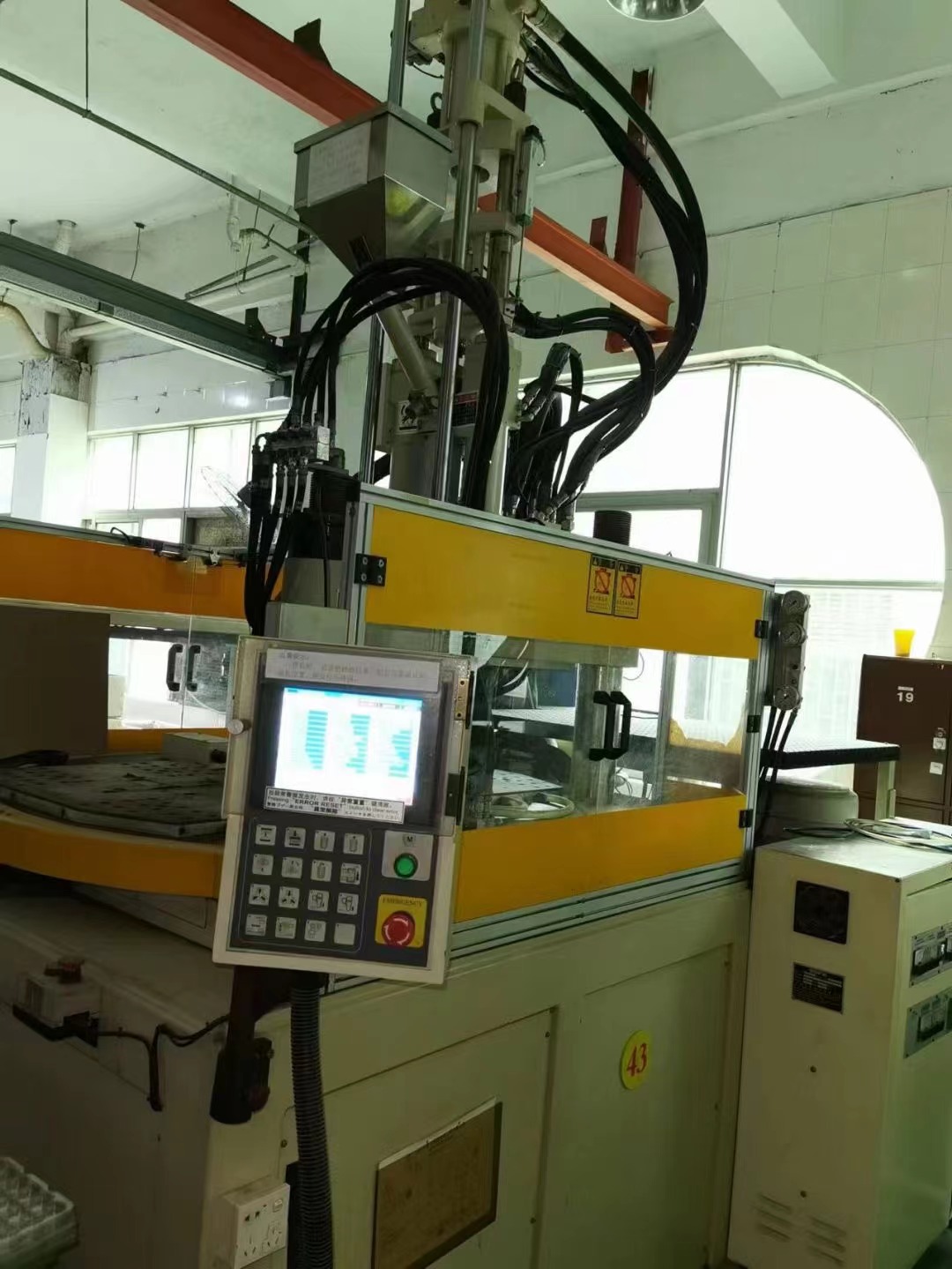 99成新百塑160吨转盘机