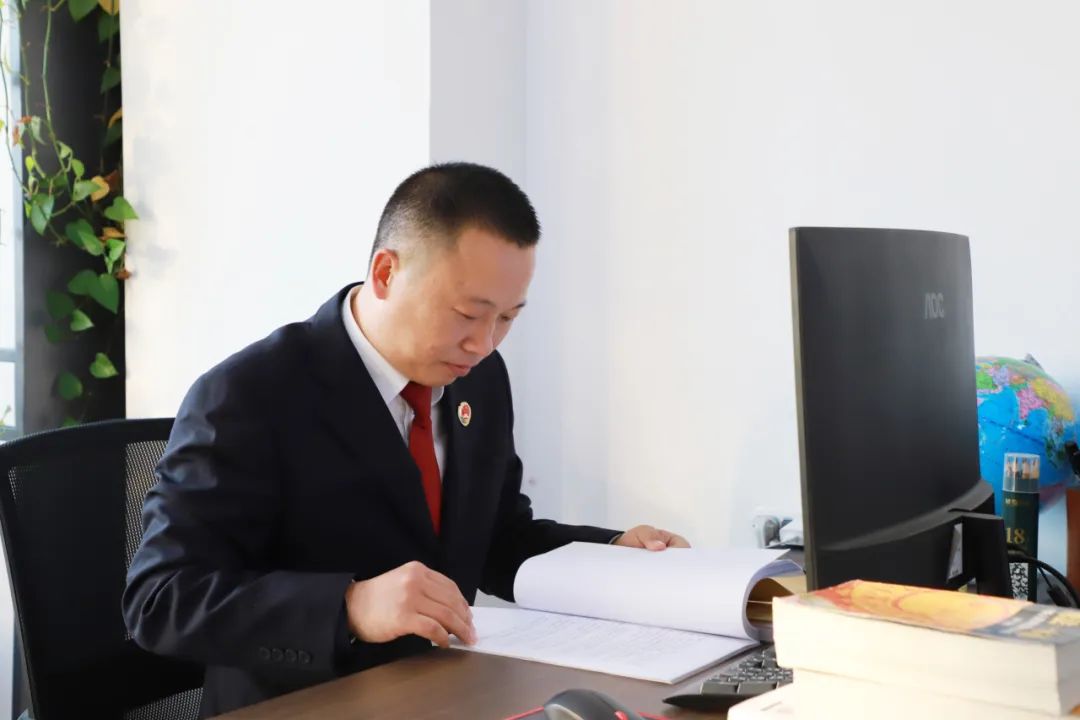 检察官说法谎称认识领导能办取保诈骗15万被逮捕