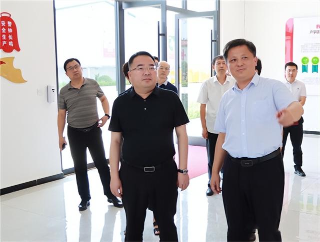 平邑县:王玉东到地方镇调研项目建设和罐头产业转型升级工作