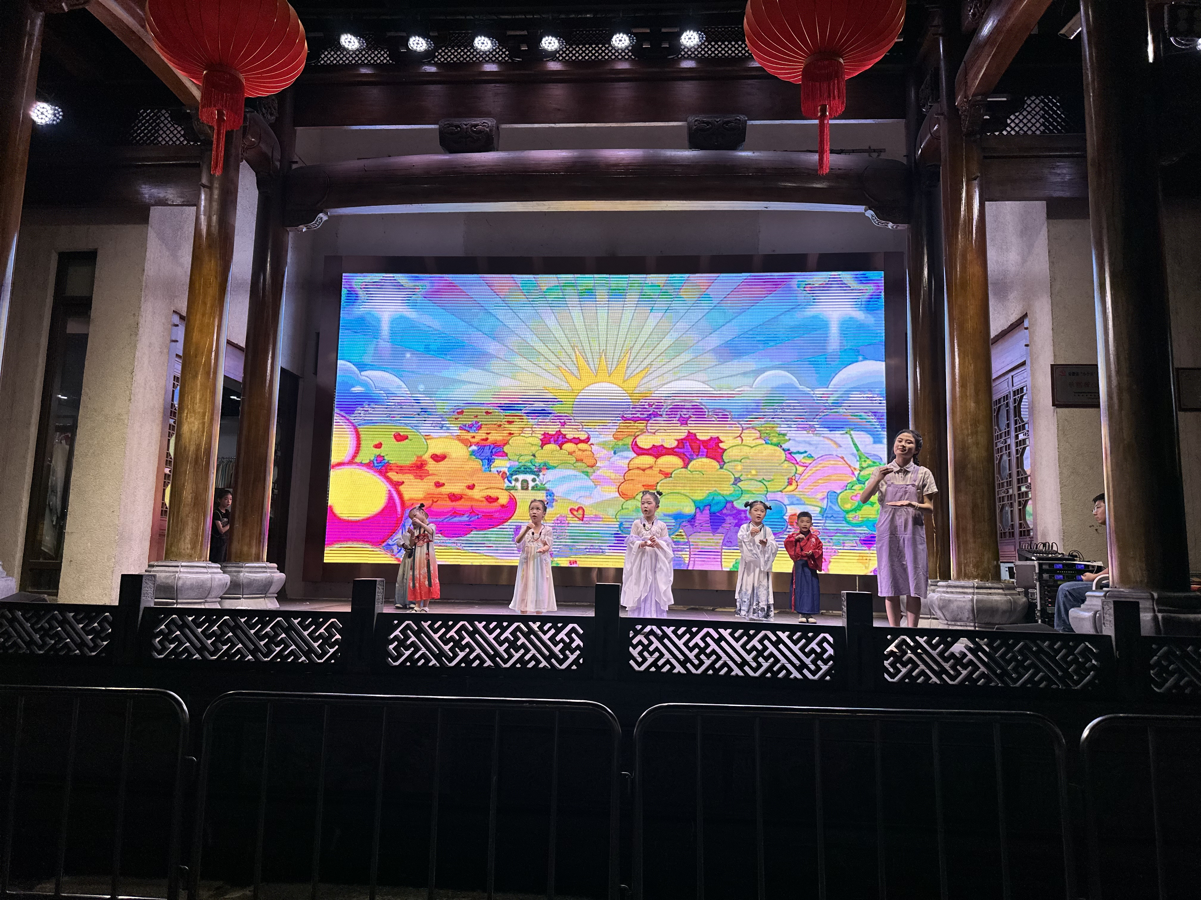 黄山市屯溪区举办"童心向党 爱我昱城"文艺汇演