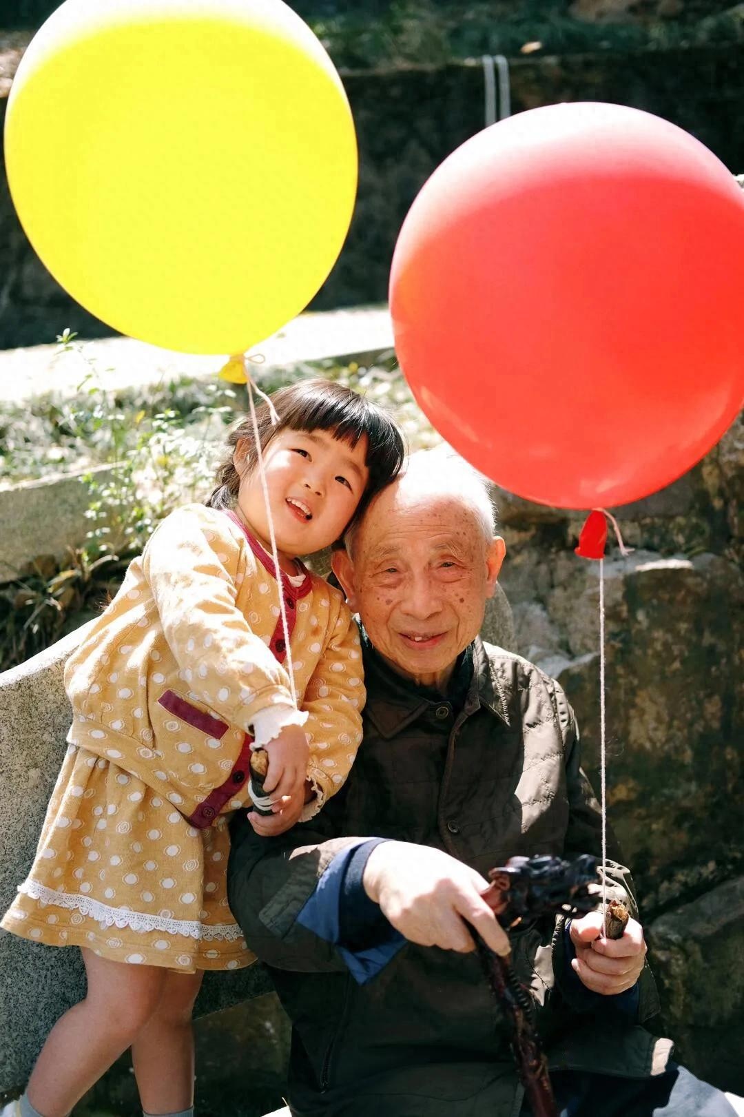 本以为外婆和奶奶一样亲成长后才懂其中落差