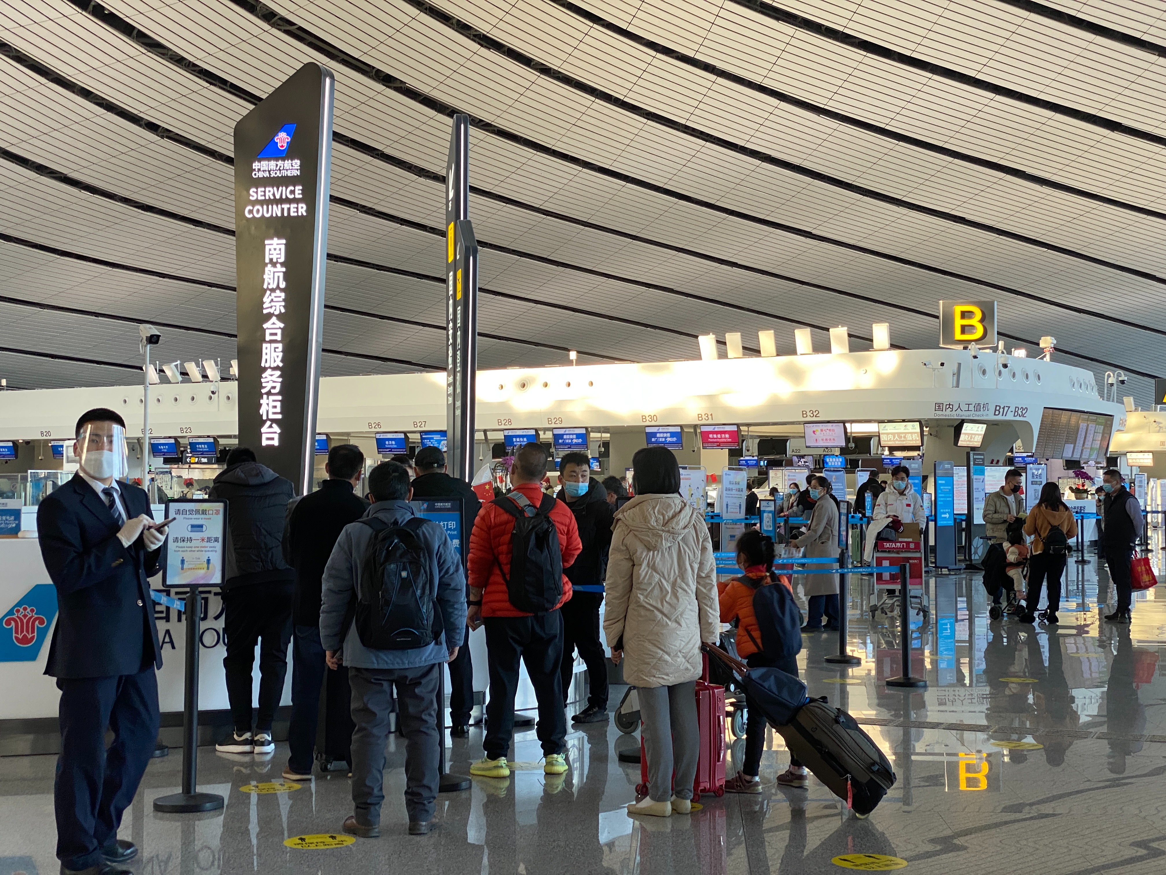 刷证同时能测温,通关只要5秒!探访春运首日的大兴机场